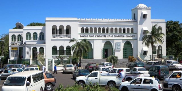 comores-banque-640x320-1574938956.jpg (54 KB)