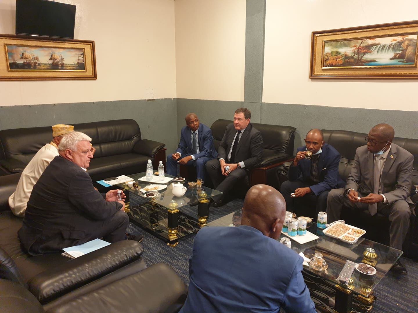 ambassade de france.jpg (153 KB)